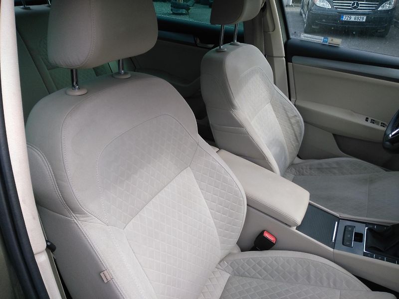 Škoda Superb 2,0 TDI /110 kW/ - fotka 25 z 33
