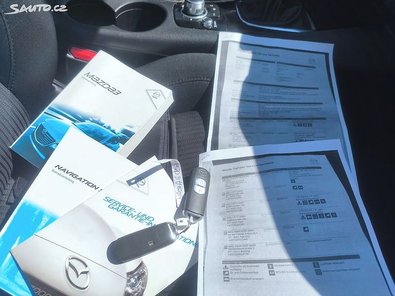 Mazda 3 KRÁSNÁ,SERVISKA,1MAJ,VÝBAVA - fotka 10 z 18