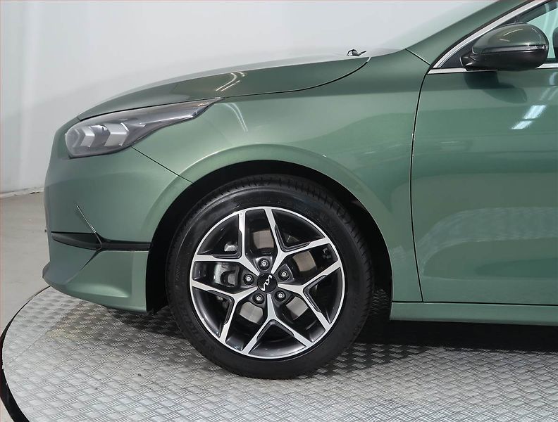 Kia Ceed (2025) 1.5 T-GDI - fotka 15 z 16
