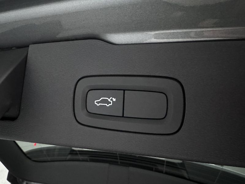 Volvo V60 CC D4 AWD MOMNETUM CZ 1.maj - fotka 25 z 44