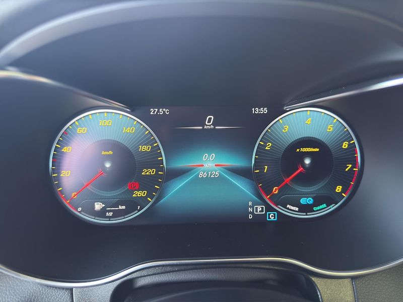 Mercedes-Benz GLC (2019) 300 4MATIC - fotka 11 z 22