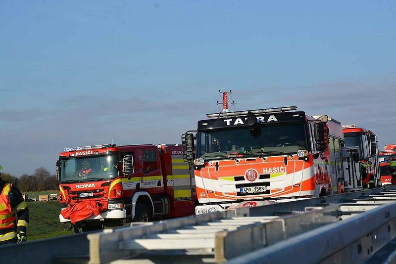 Cvičení, které mělo prověřit všechny složky Integrovaného záchranného systému při hromadné nehodě, se konalo ve středu dopoledne na nově postavené D1 u Přerova.
