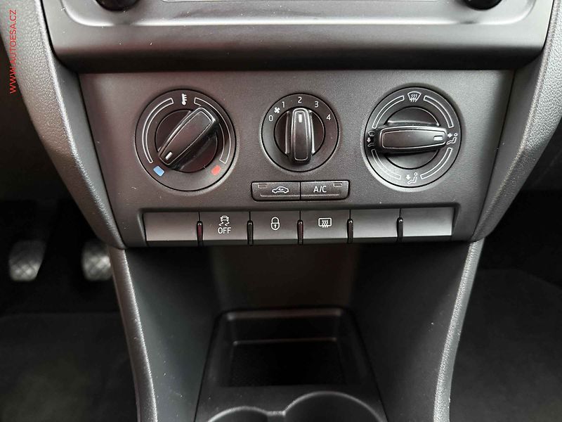 Škoda Rapid (2014) 1.6 TDi, ČR, AC, STK3/28 - fotka 14 z 15