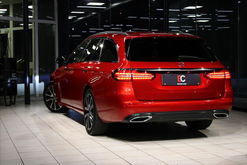 Mercedes-Benz Třídy E 300d 4MATIC DIS+ / 360° / NezT - fotka 25 z 27