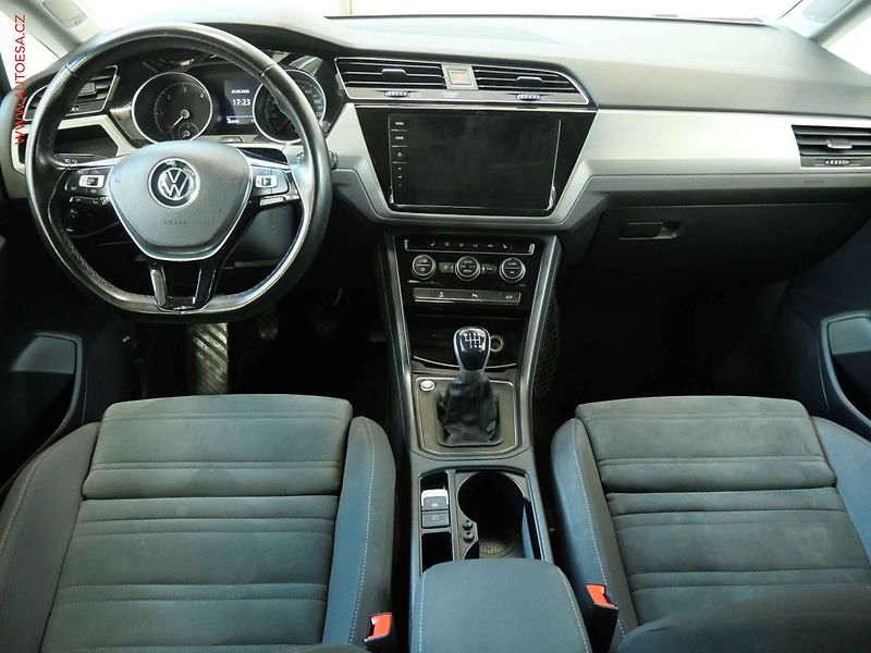 Volkswagen Touran (2022) 2.0TDi, LED, navi, kamera - fotka 8 z 22