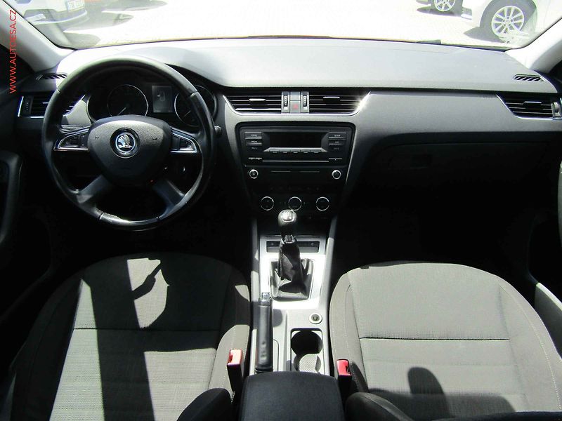 Škoda Octavia (2013) 1.6TDi 4x4, ČR, Elegance - fotka 8 z 19