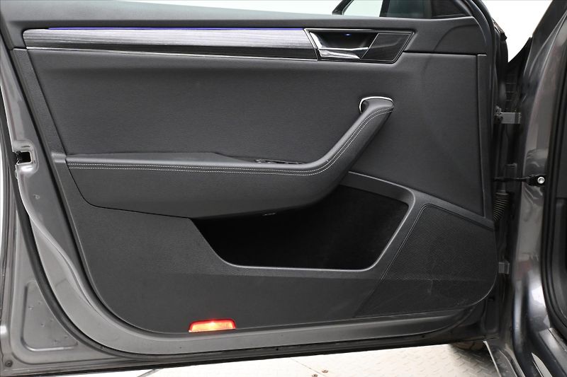 Škoda Superb 2,0 TDI 110kW DSG Style Záruka - fotka 19 z 24