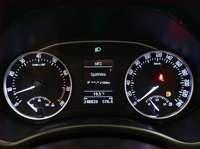 Škoda Octavia (2012) 1.2 TSI, Tempomat - fotka 11 z 15