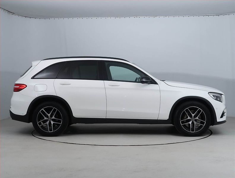 Mercedes-Benz GLC (2018) AMG line 250 d 4MATIC - fotka 6 z 24