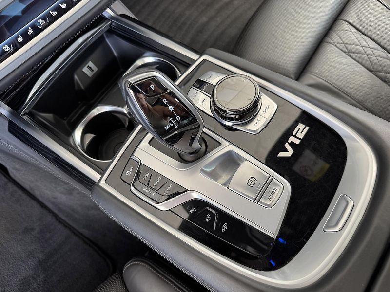 BMW Řada 7 M760 Li xDrive*Nový Motor*DPH - fotka 26 z 48