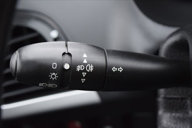 Peugeot 206 1,4 i (TU3) 54KW SERVISKA ALU - fotka 31 z 41