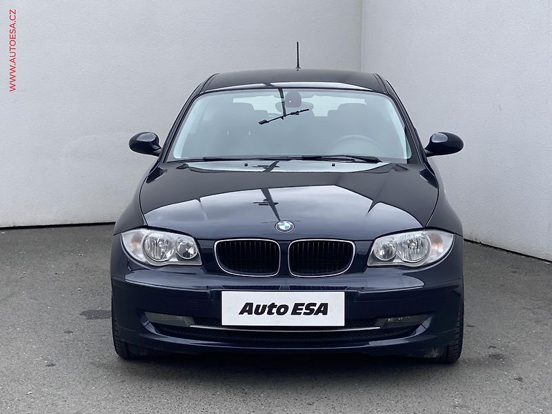 BMW Řada 1 (2008) 2.0d 118d, AC, výhřev sed. - fotka 2 z 17