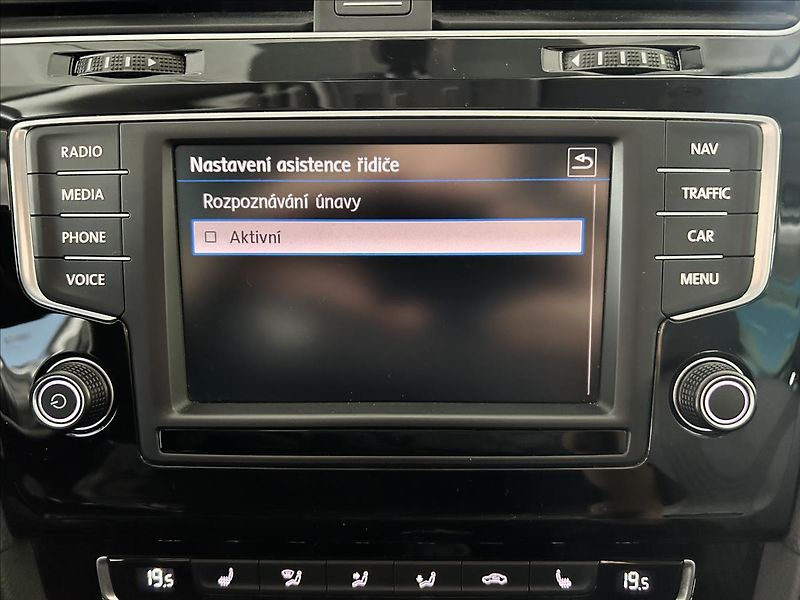 Volkswagen Golf 1,4   TSI 92kW,ALLSTAR,SERVISK - fotka 17 z 27