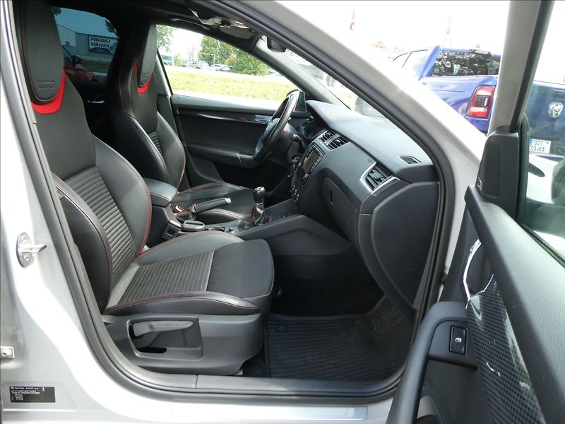 Škoda Octavia 2,0 TSi 162kW RS NAVI,EL. ŠÍBR - fotka 24 z 47