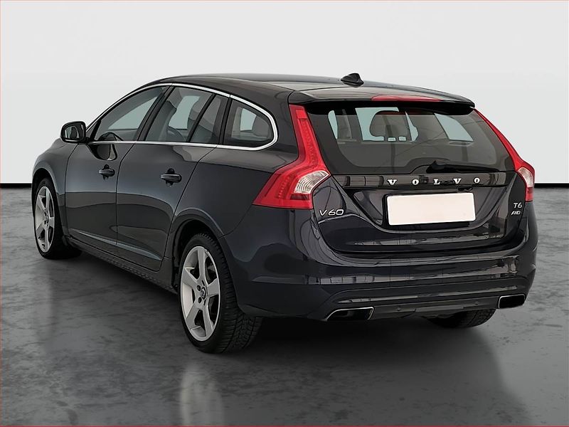 Volvo V60 (2017) T6 AWD, 4X4, Automat - fotka 4 z 16