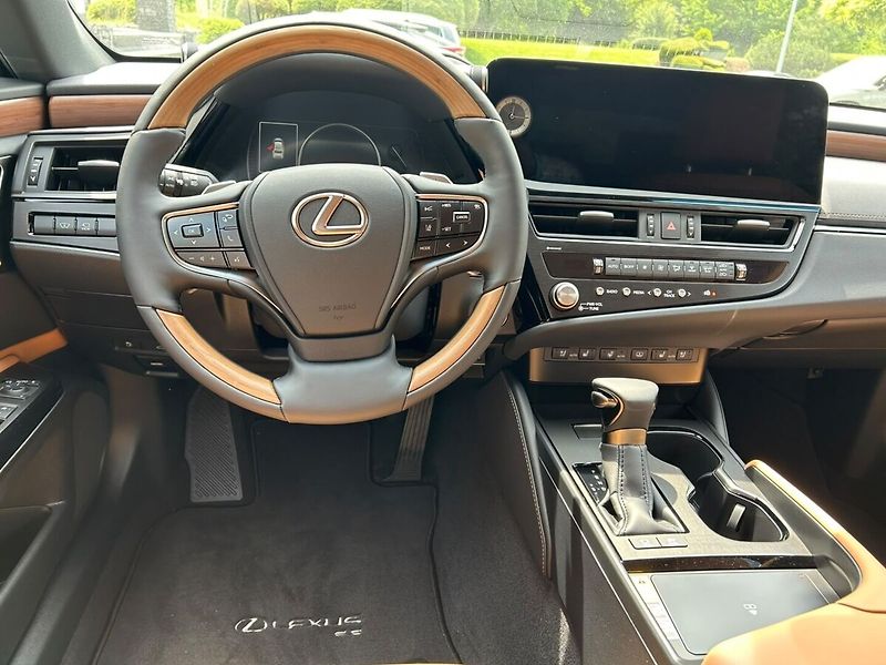 Lexus ES 300h 300h 2,5 HEV LUXURY - fotka 5 z 7