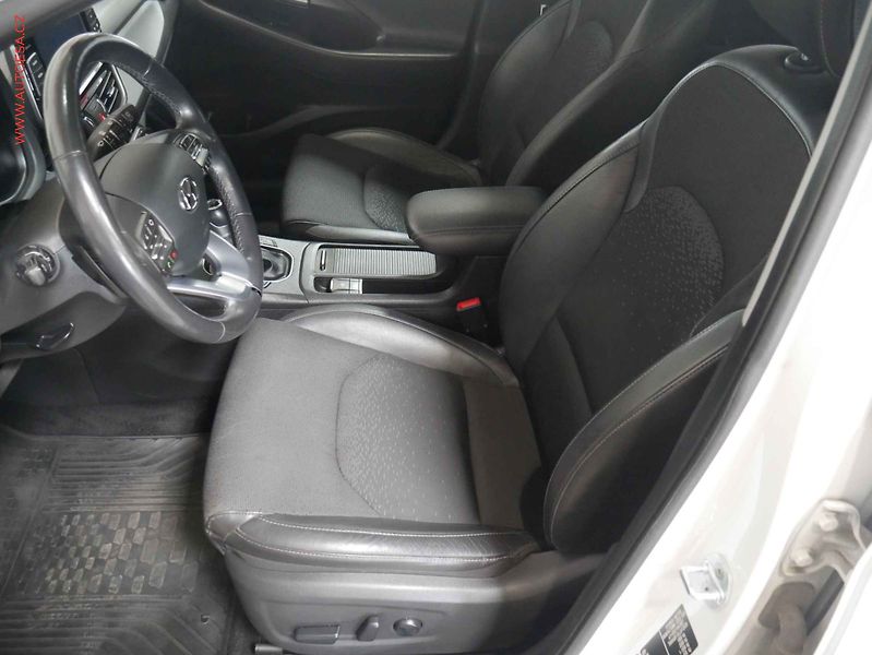 Hyundai i30 (2017) 1.5 T-GDI, ČR, DSG, LED - fotka 9 z 27