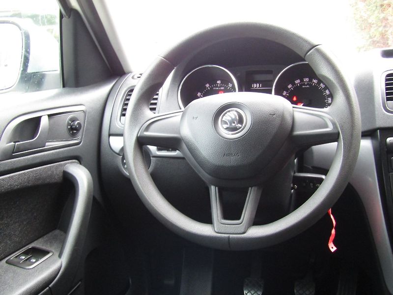 Škoda Yeti (2015) 1.2 TSI 81kW  BEZ KOROZE - fotka 16 z 25