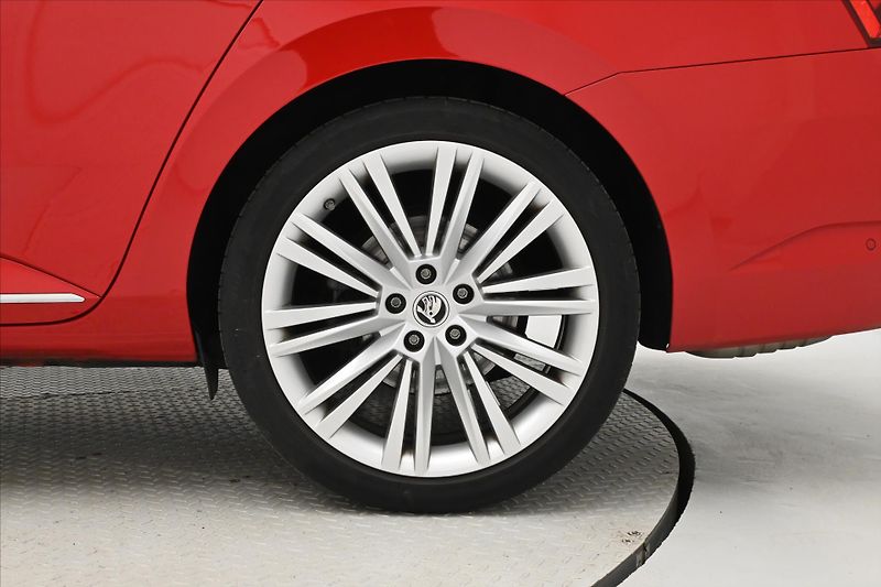 Škoda Superb 2,0 TDI 147 kW L&K DSG Záruka - fotka 32 z 32