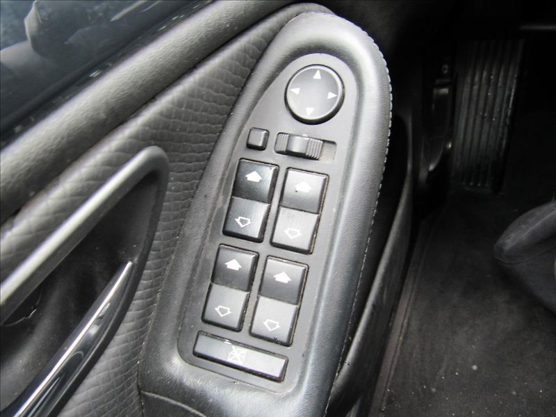 BMW Řada 5 2,5 525i Steptronic Exklusiv - fotka 21 z 28