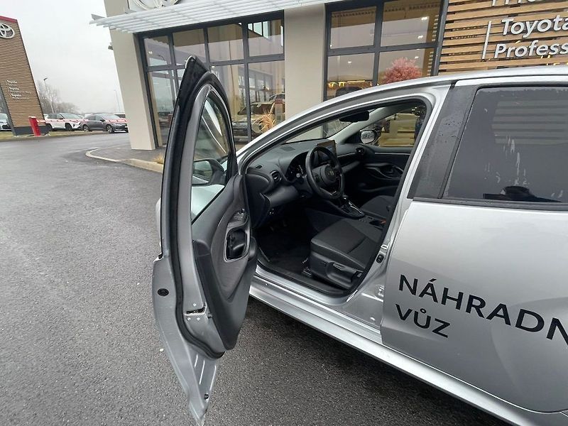 Toyota Yaris 1.5 Hybrid 116HP Style - fotka 18 z 28