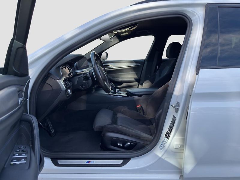BMW Řada 5 540d xDrive Touring - fotka 2 z 21