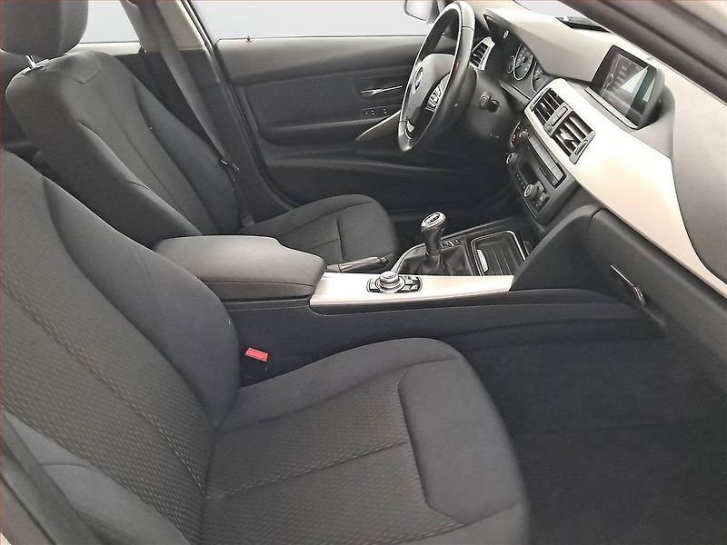 BMW Řada 3 (2013) 320 d xDrive, 4X4, Navi - fotka 9 z 17