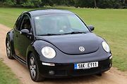 Z 33. Mezinárodního srazu Beetle a New Beetle na téma Naruby u zámku Kačina ve Svatém Mikuláši.