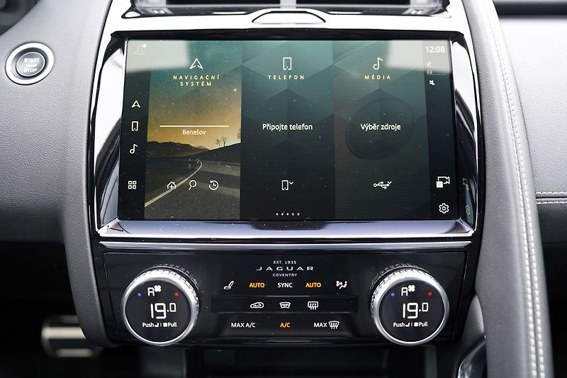 Jaguar E-Pace D200 4WD R-Dynamic/Aut/LED/fac - fotka 38 z 48