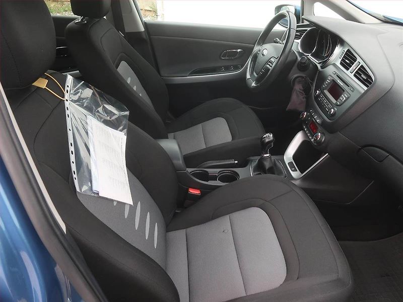 Kia Ceed (2014) Gold 1.4 CVVT, Serv.kniha - fotka 9 z 14