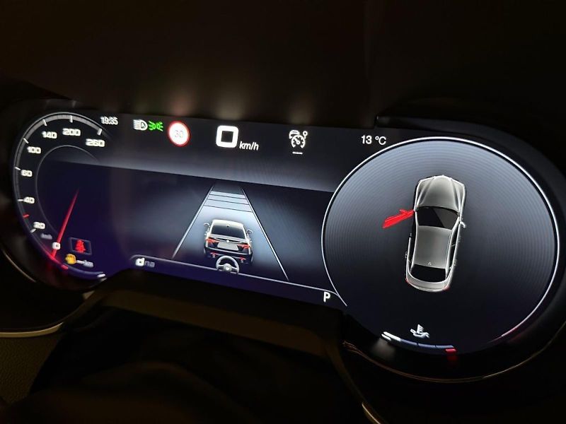 Alfa Romeo Giulia (2026) 2.0T 280k AT8 ZF Q4 4x4 Intens - fotka 16 z 23