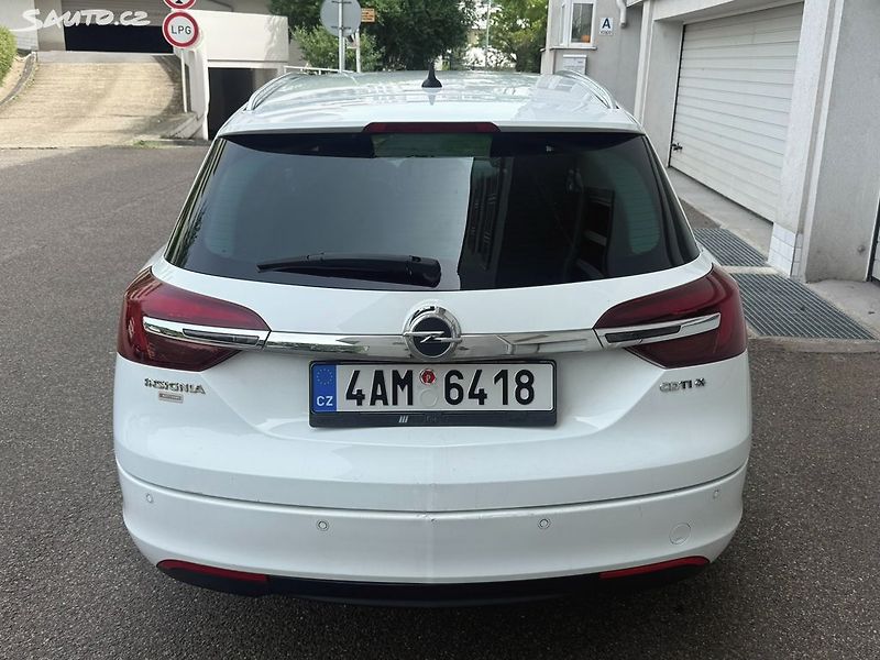Opel Insignia (2015) 2.0CDTi, 120kw Původ ČR 4x4 - fotka 4 z 22