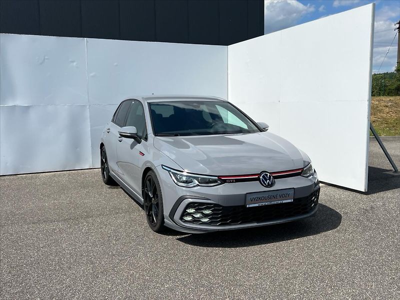 Volkswagen Golf 2,0 TSi 180kW 7DSG  REZERVACE - fotka 27 z 28