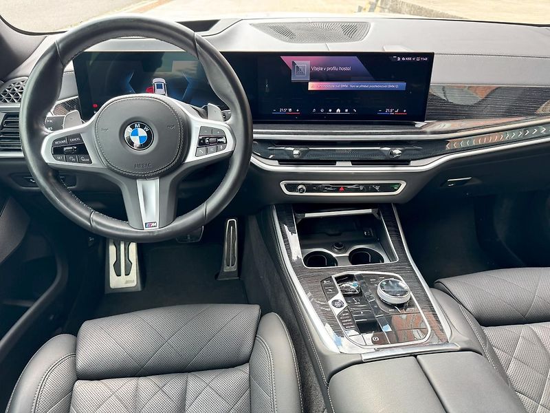 BMW X5 (2024) xDrive 30d M PAKET - fotka 21 z 35