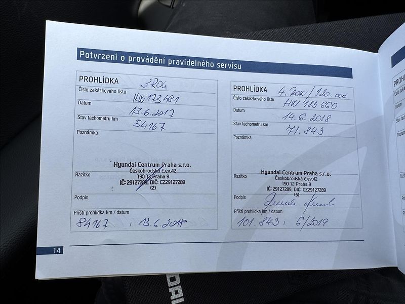 Hyundai i30 1,6 CRDI Premium AT ČR - fotka 24 z 28