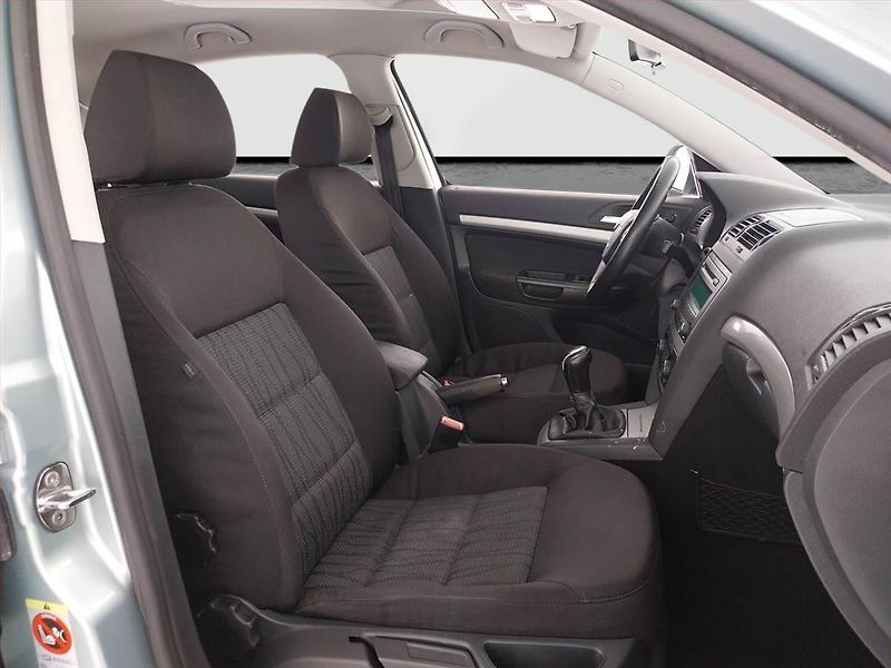 Škoda Octavia (2012) Ambition 1.6 TDI, Serv.kniha - fotka 9 z 19