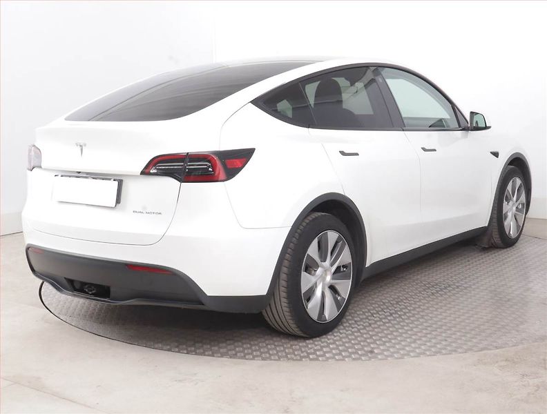 Tesla Model Y (2023) Long Range AWD 79kWh, SoH 92% - fotka 5 z 22