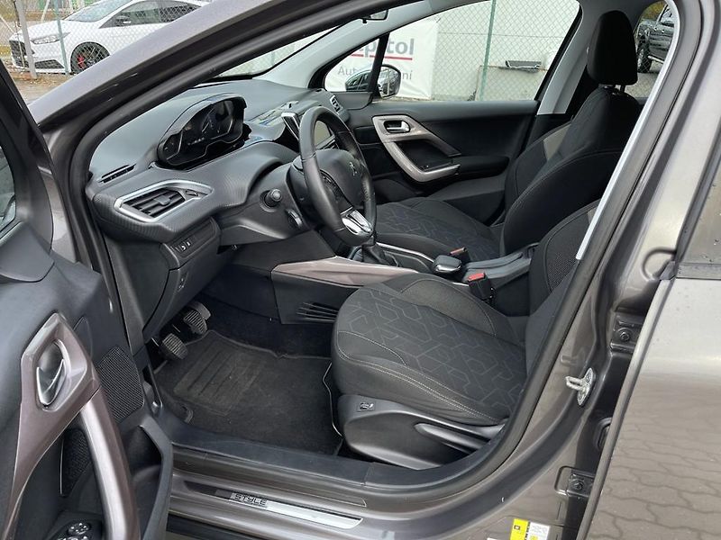 Peugeot 2008 Style 1.2 PureTech serviska - fotka 6 z 16