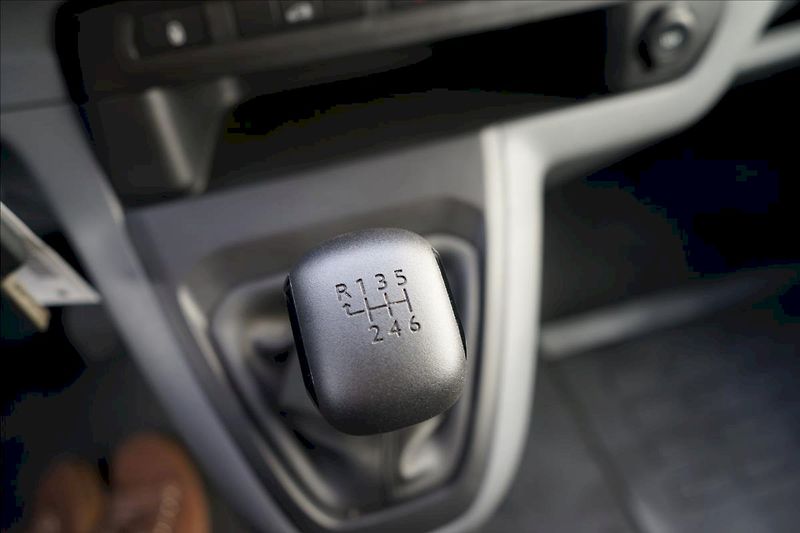 Citroën Jumpy (2020) BlueHDi 75 kW L2H1 Plus - tažn - fotka 17 z 20