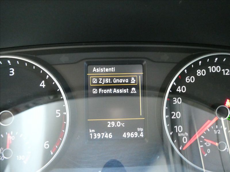 Volkswagen Multivan 2,0 TDi DSG Highline,1.majitel - fotka 39 z 50