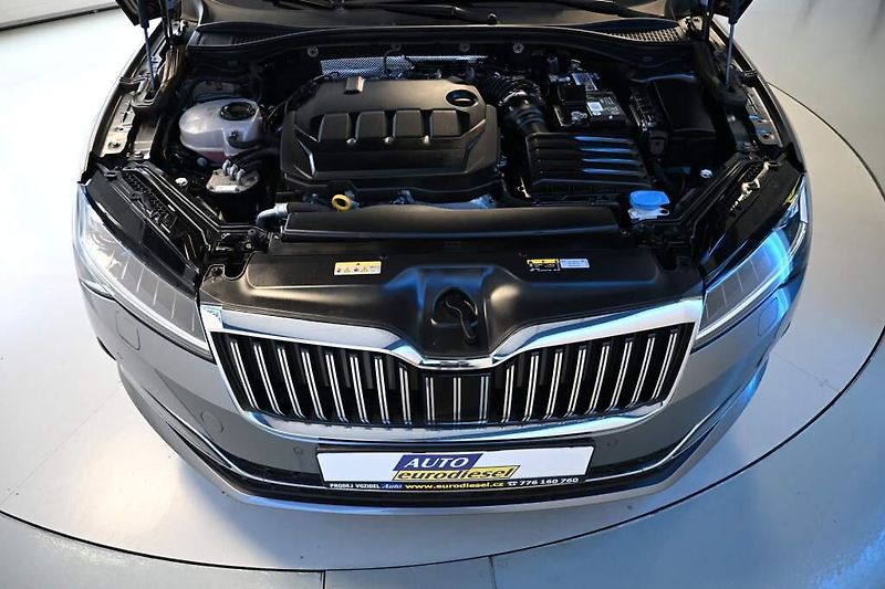 Škoda Superb (2023) 2.0 DSG Matrix LED STYLE ACC V - fotka 34 z 36