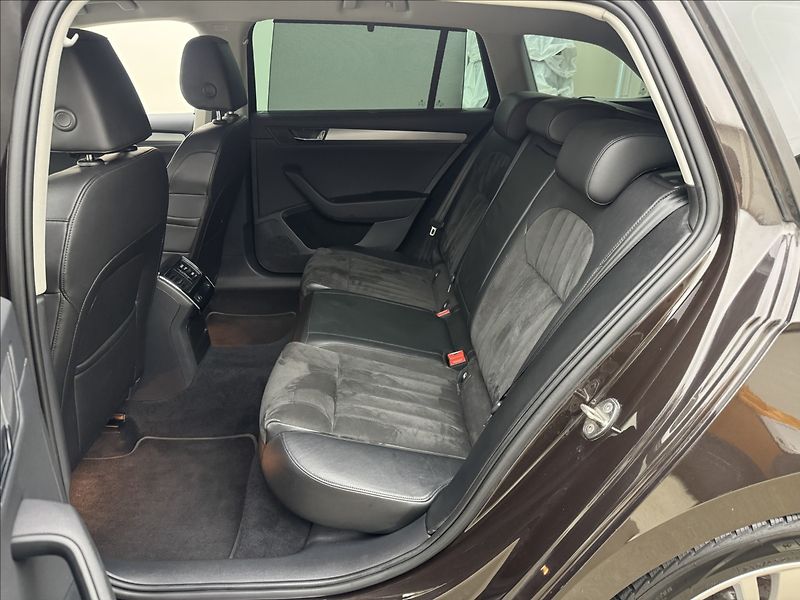 Škoda Superb 2,0 DSG STYLE+ CANTON DPH ČR - fotka 35 z 38