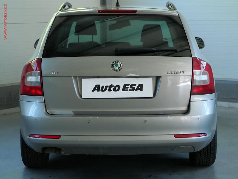 Škoda Octavia (2010) 2.0TDi, Xenon, AC - fotka 5 z 22