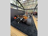 Vůz stáje McLaren obdivují fanoušci Formule 1 na brněnském Zelném trhu od soboty. Podívat se na něj mohou do úterý 27. května.
