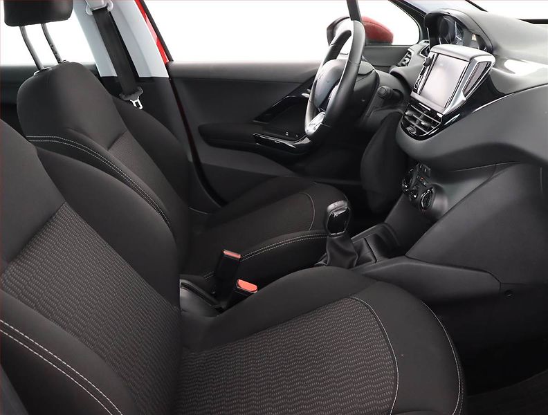 Peugeot 208 (2019) Active 1.2 PureTech, ČR,1.maj - fotka 9 z 16