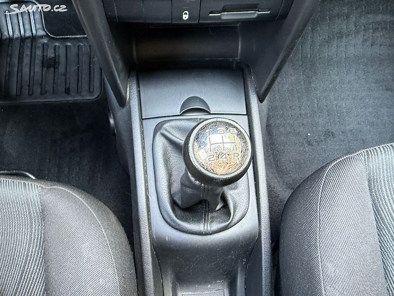 Peugeot 207 (2010) 1.4i, 54kw Původ ČR - fotka 19 z 20