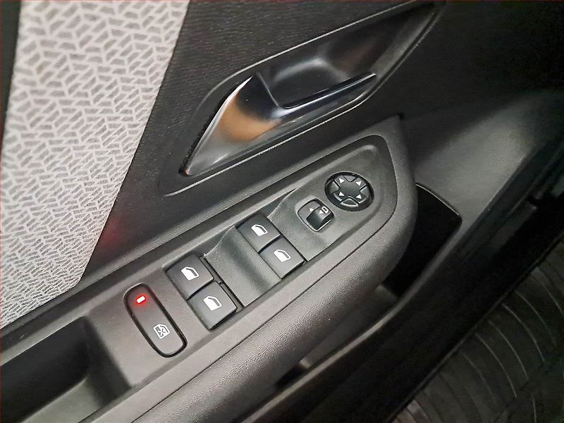 Citroën C4 (2021) 1.2 PureTech, ČR,1.maj - fotka 19 z 21