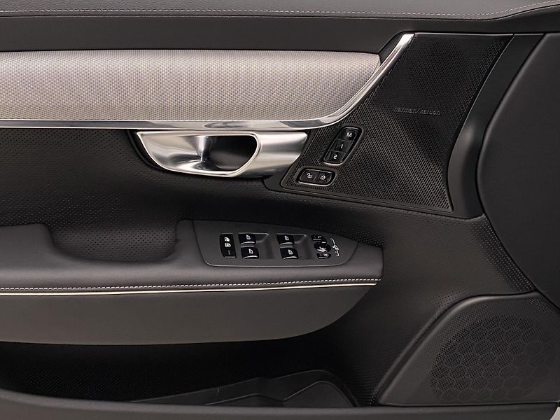 Volvo V90 T8 AWD RECHARGE DARK ULTRA - fotka 29 z 65