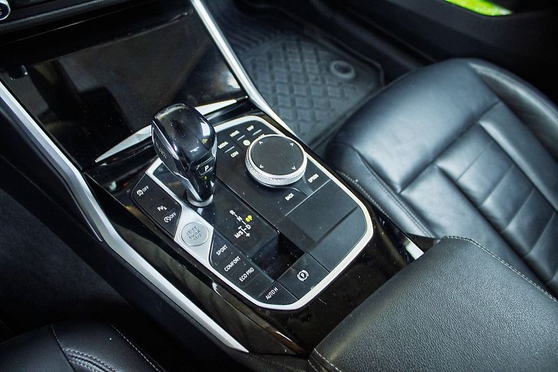 BMW Řada 3 320D XDRIVE - fotka 15 z 21