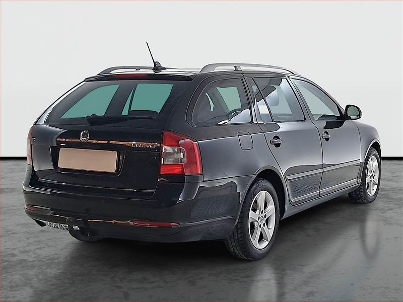 Škoda Octavia (2011) 1.6 TDI, Navi, Xenony - fotka 5 z 20